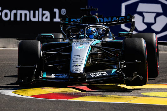 Russell and Hamilton Wave the White Flag: Mercedes and Ferrari Ready to Hand 2026 to Antonelli