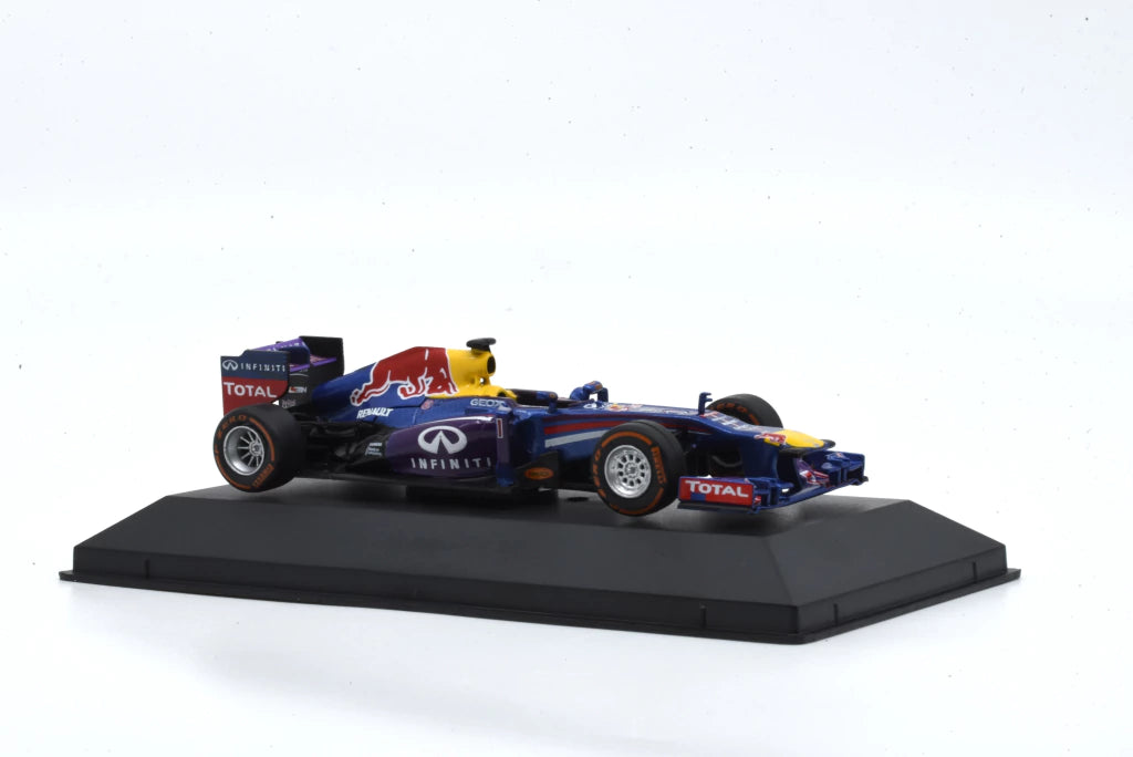 Red Bull Racing RB9 – Sebastian Vettel – World Champion 2013 | 1:43 Scale Model
